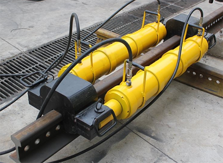 鋼軌拉伸機在調整鐵路軌道時，如何確保調整后的鋼軌平直、穩(wěn)定?